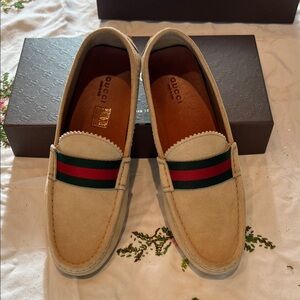 Gucci Women's Beige Loafers with Green and Red Stripe